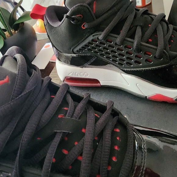 Jordan Maxin 200 Size 5.5 Big Kids - Picture 4 of 6